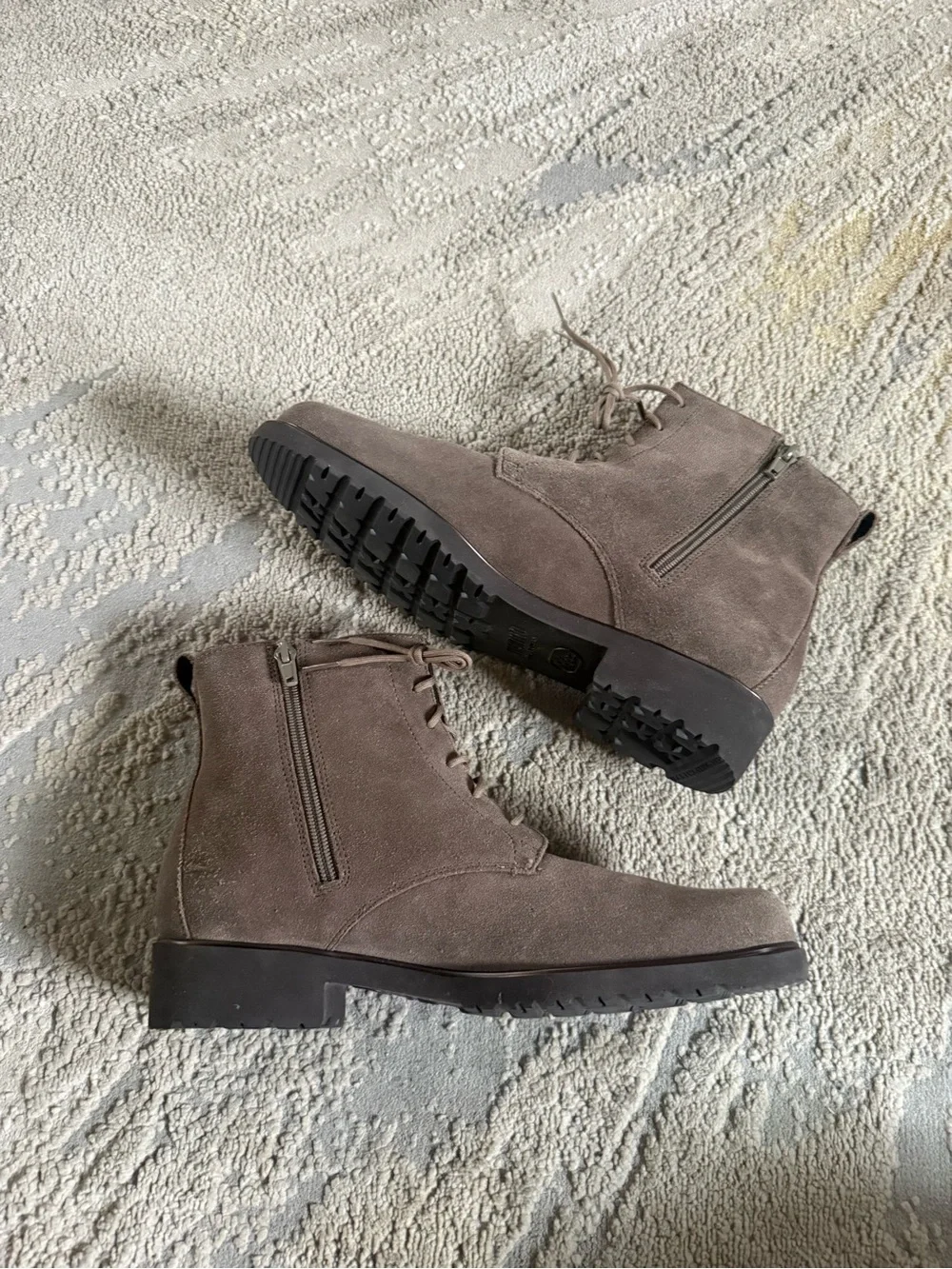 Munro Finnley Boots lace up leather suede Taupe side zipper water resistant 10